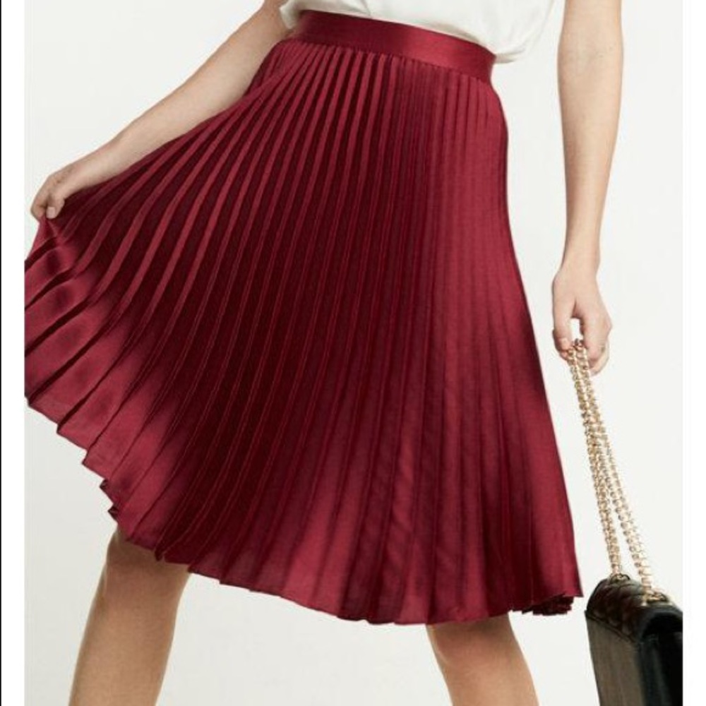 Women's Pleated Midi Skirt - Burgundy
